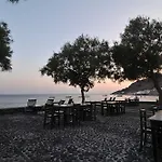 Akrotiri Hotel 2*