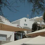 Hotel Akrotiri 2*