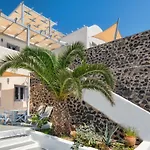 Akrotiri Hotel