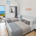 Akrotiri Hotel 2*