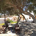 Hotel Akrotiri 2*