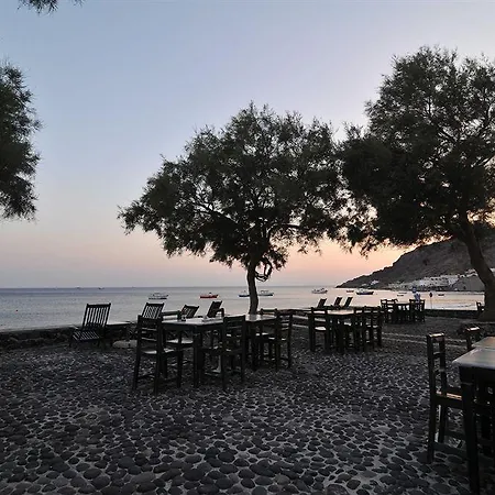 Akrotiri فندق 2*