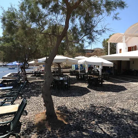 Akrotiri فندق 2*