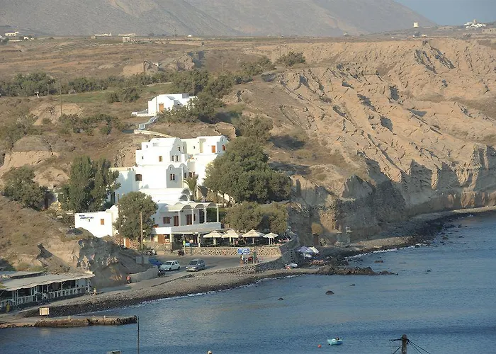 Akrotiri Hotel